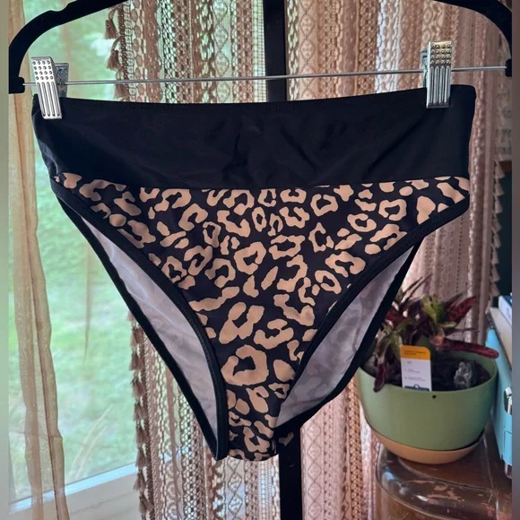 Leopard Print Swimsuit - Picture 3 of 6